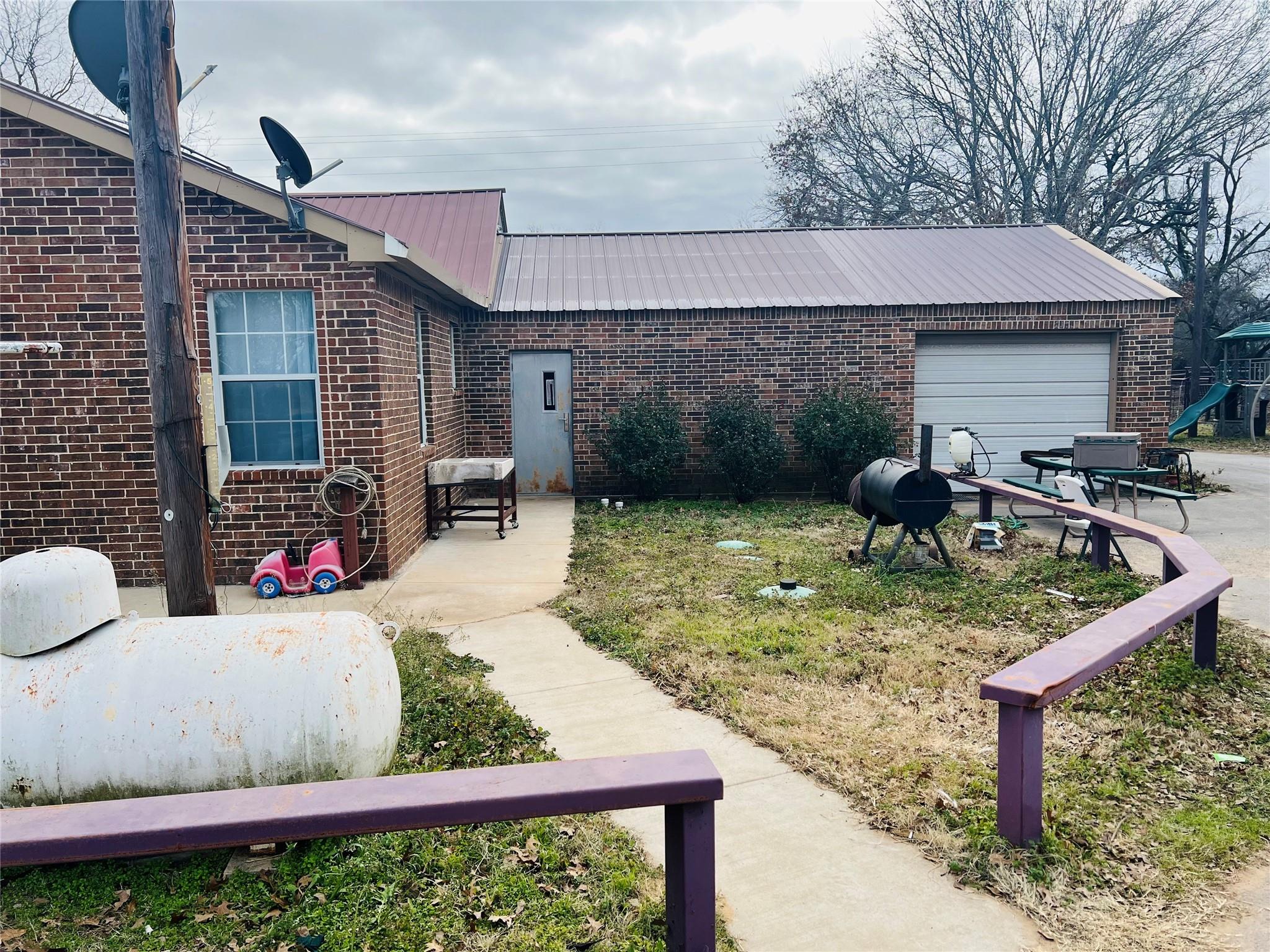 main property photo 9
