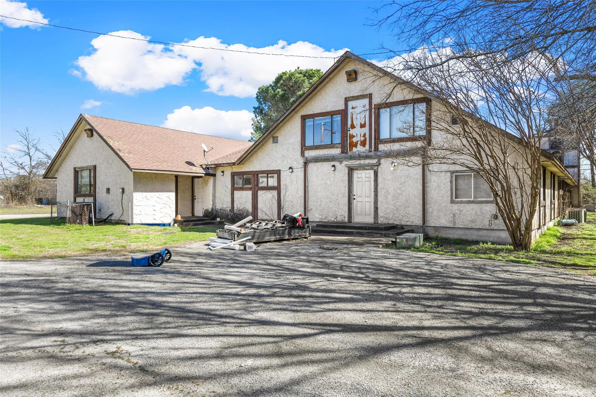 main property photo 28