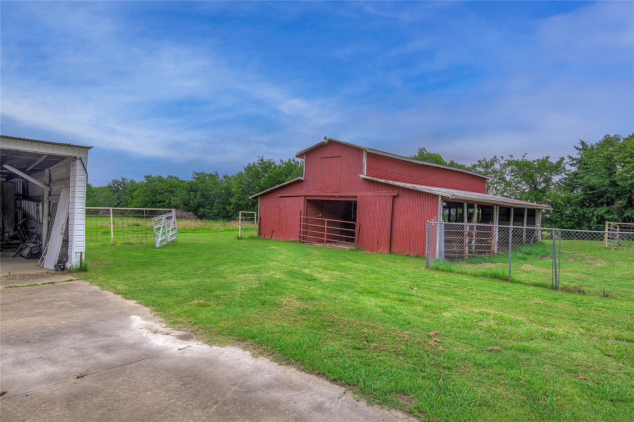 main property photo 18