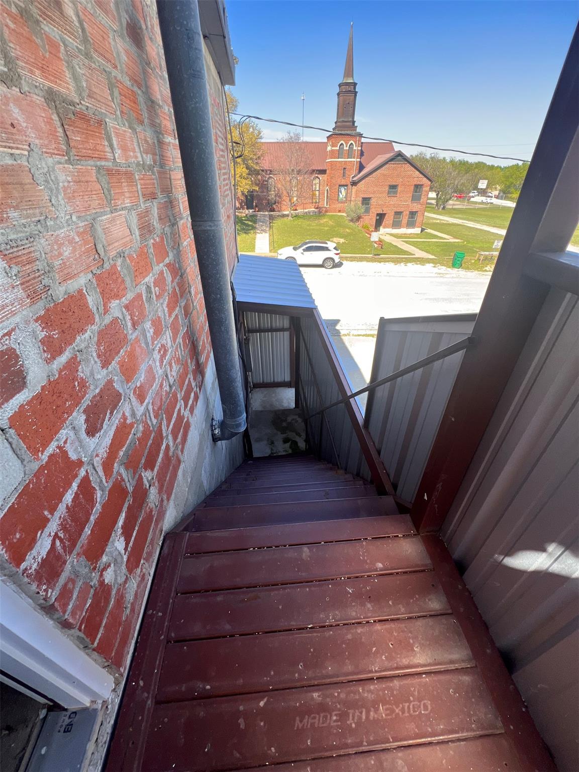 main property photo 30