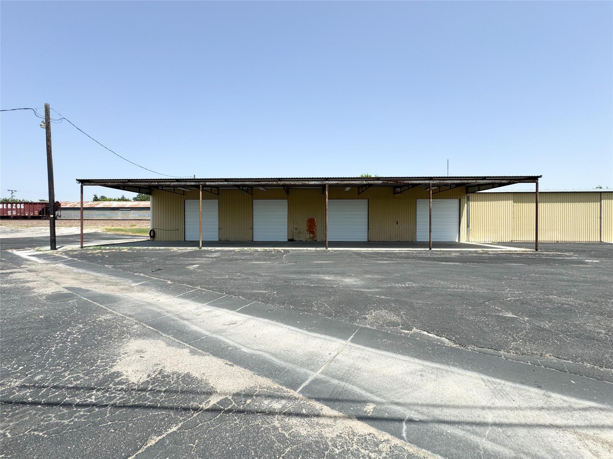 main property photo 16
