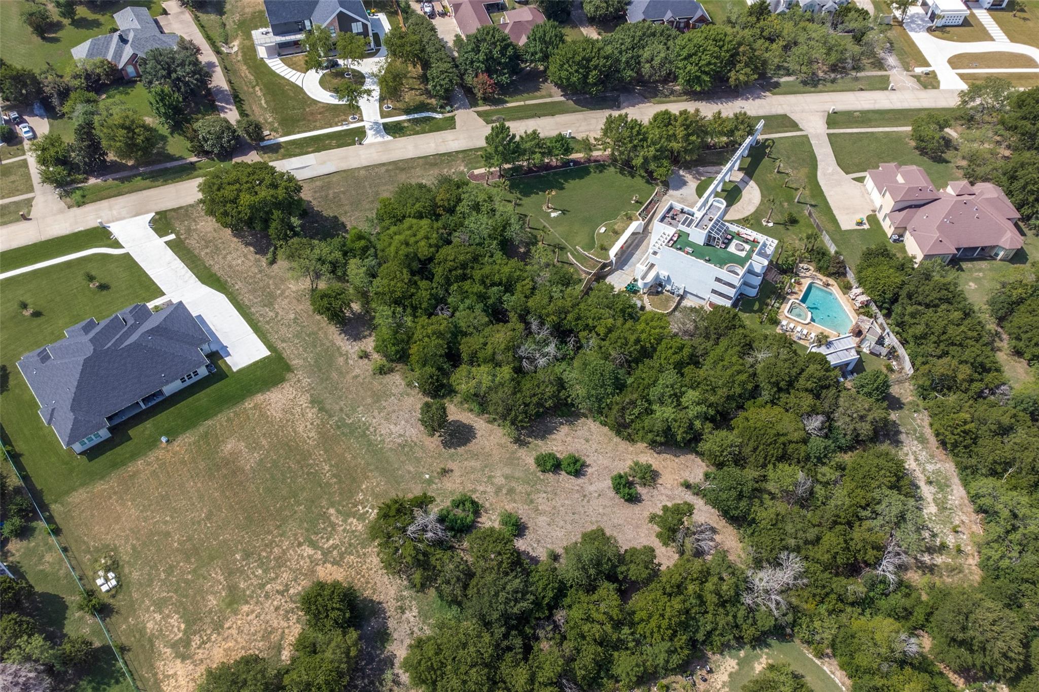 main property photo 9