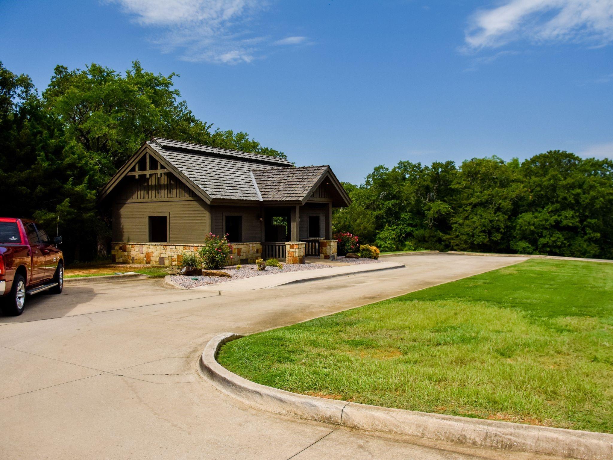 main property photo 17