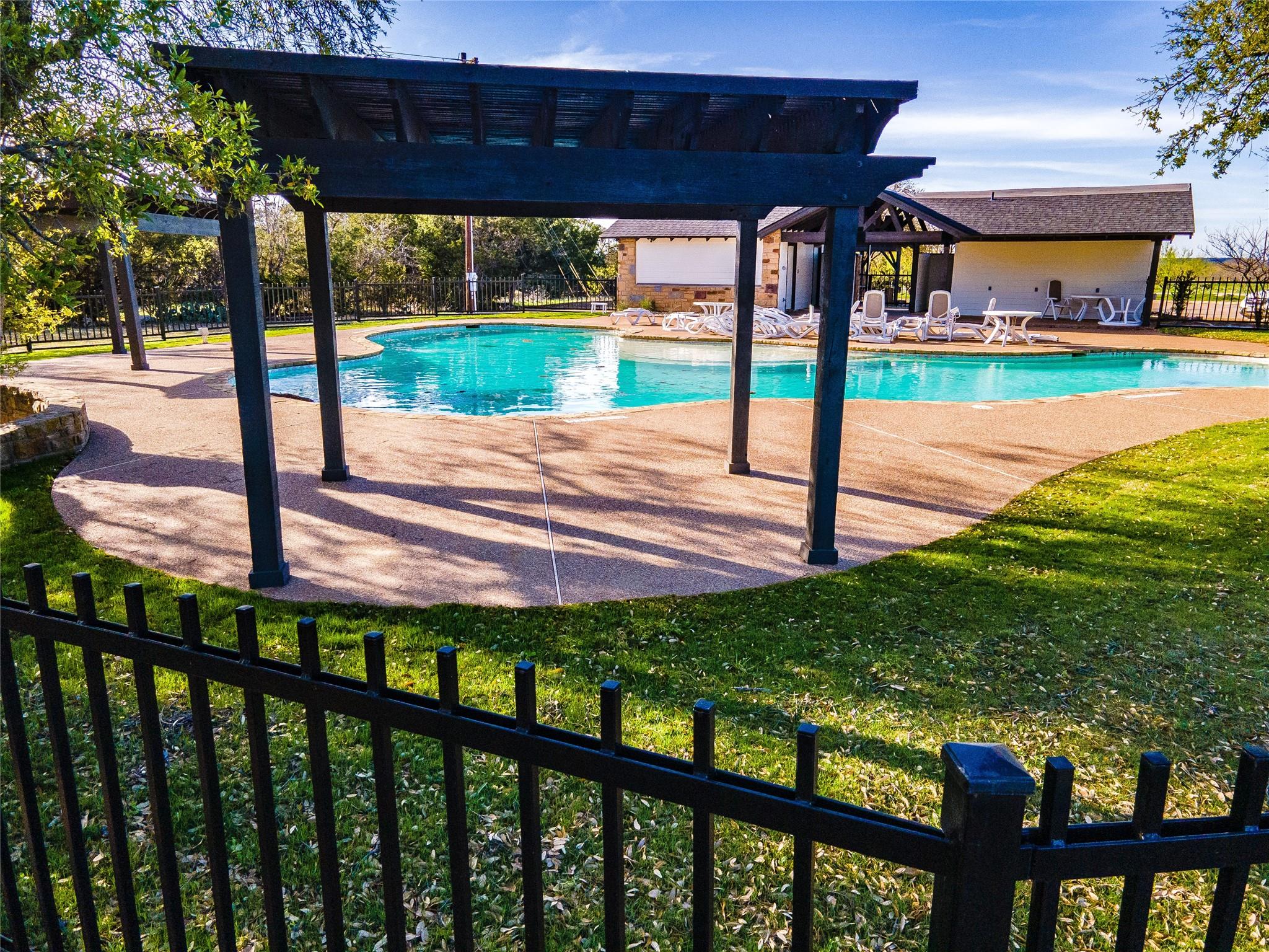 main property photo 11
