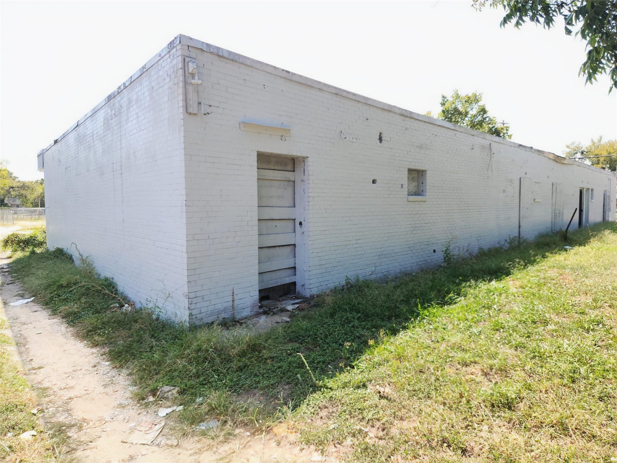 main property photo 5