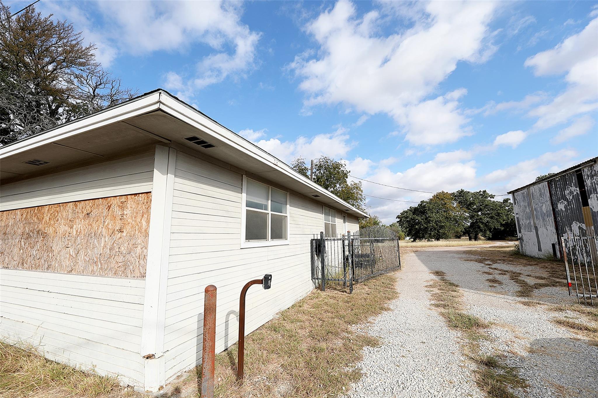 main property photo 17