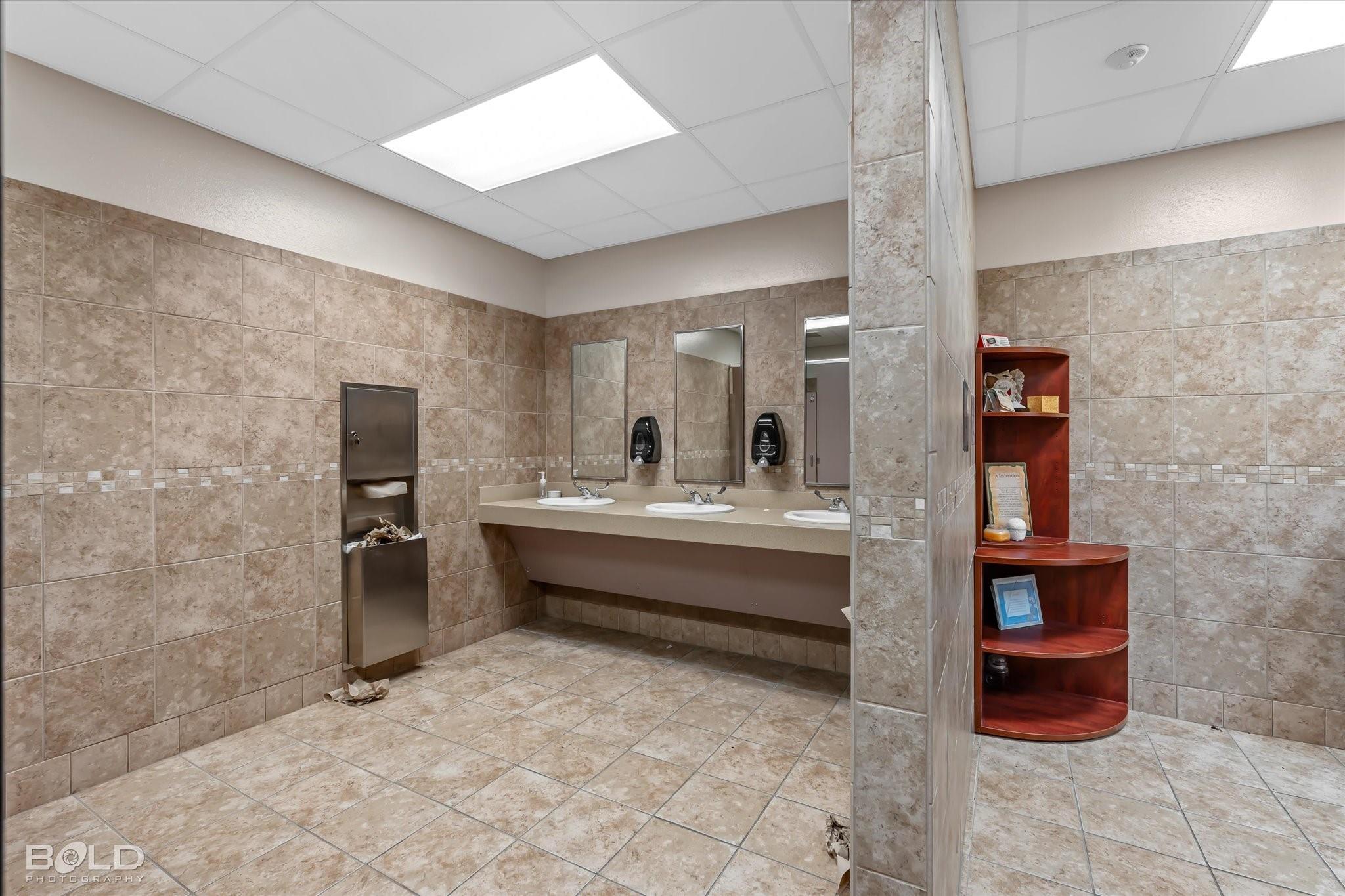 main property photo 13