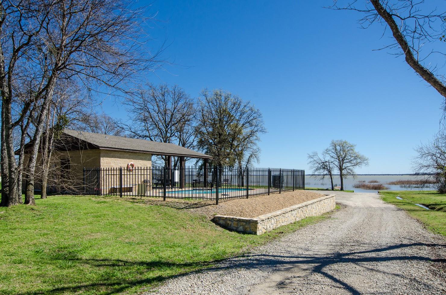 main property photo 11