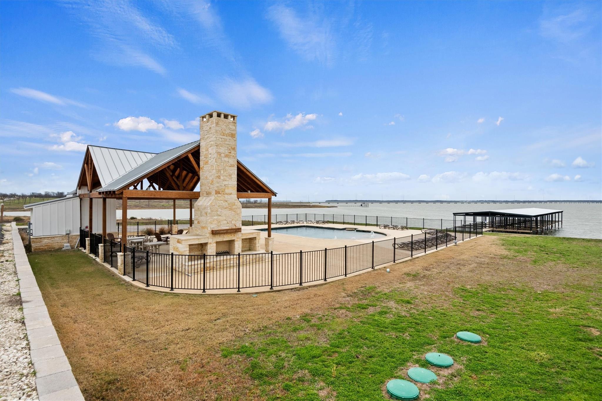 main property photo 9
