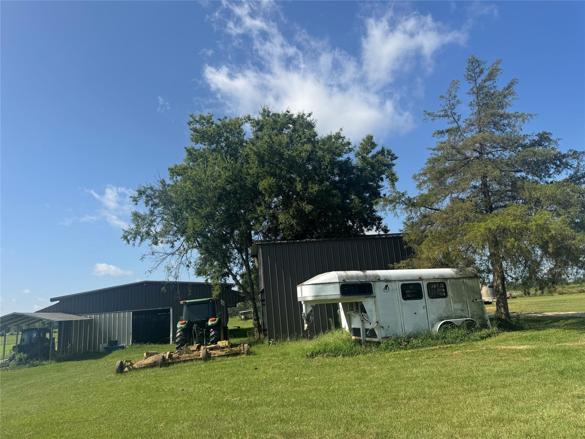 main property photo 23