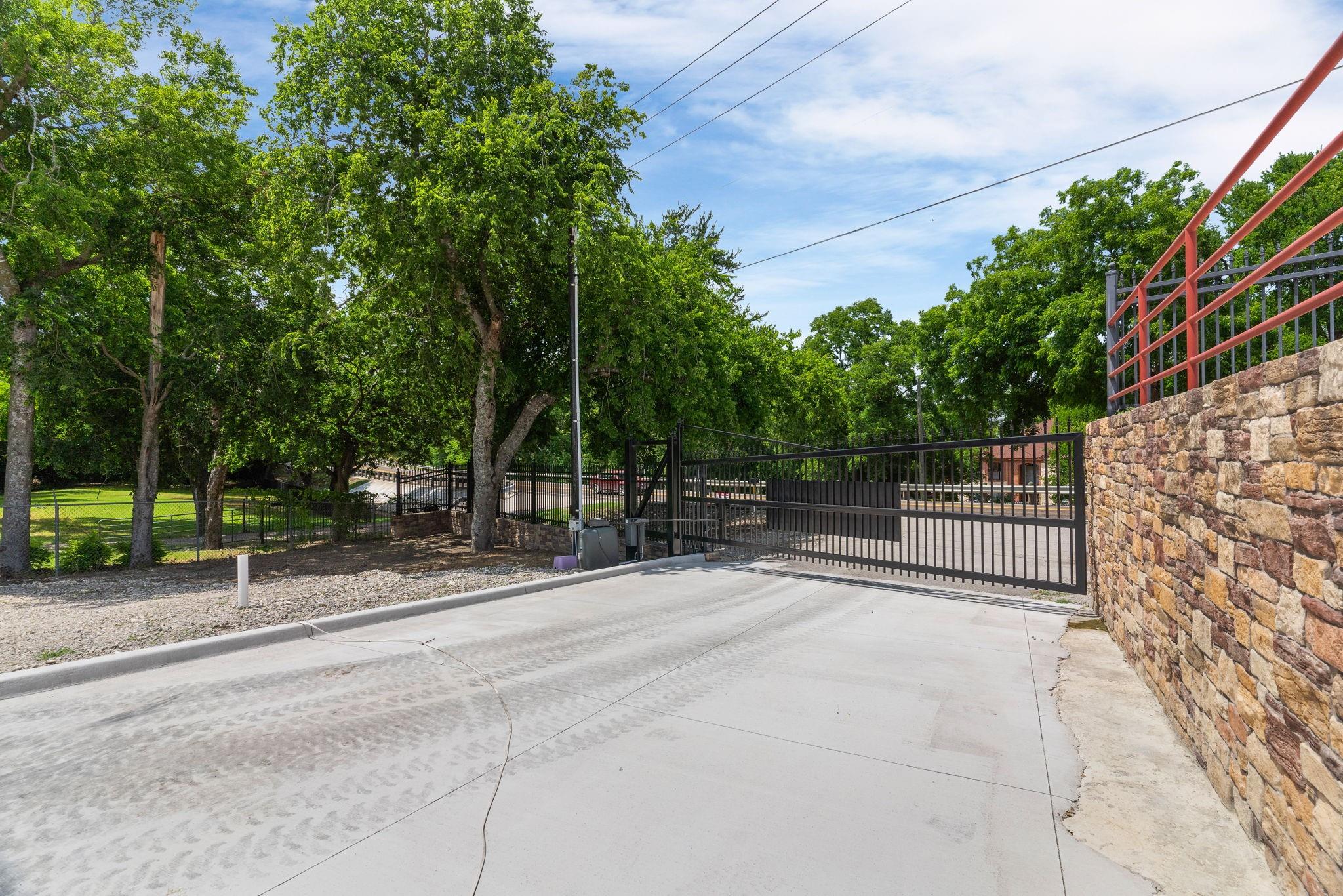 main property photo 30