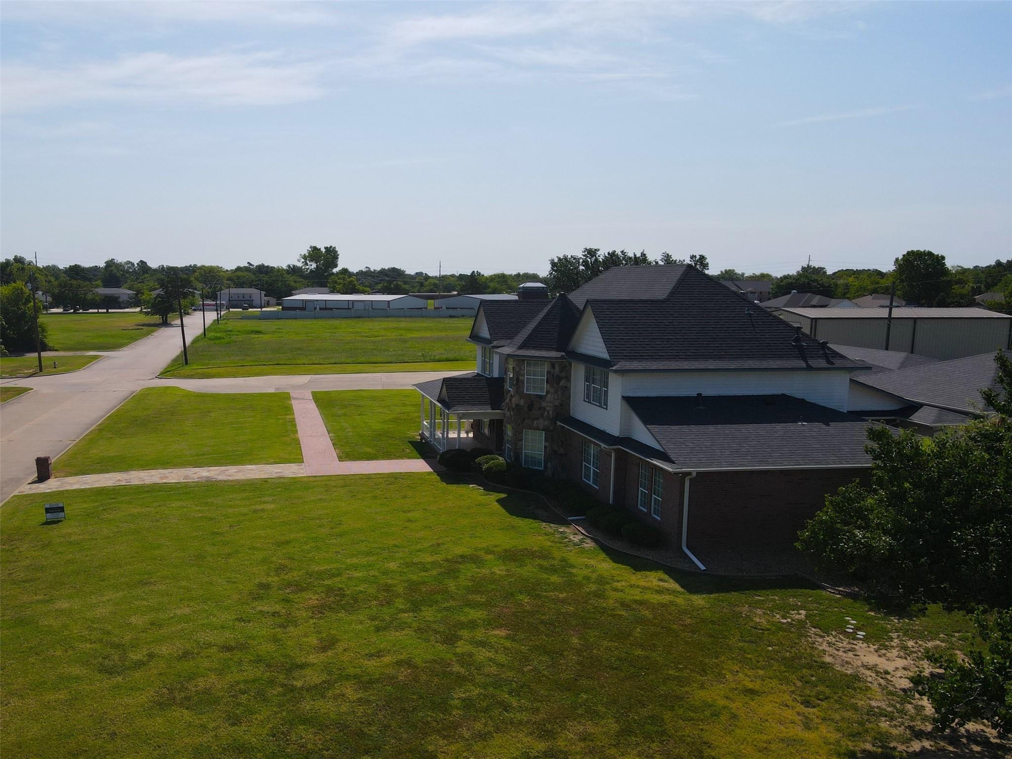 main property photo 28