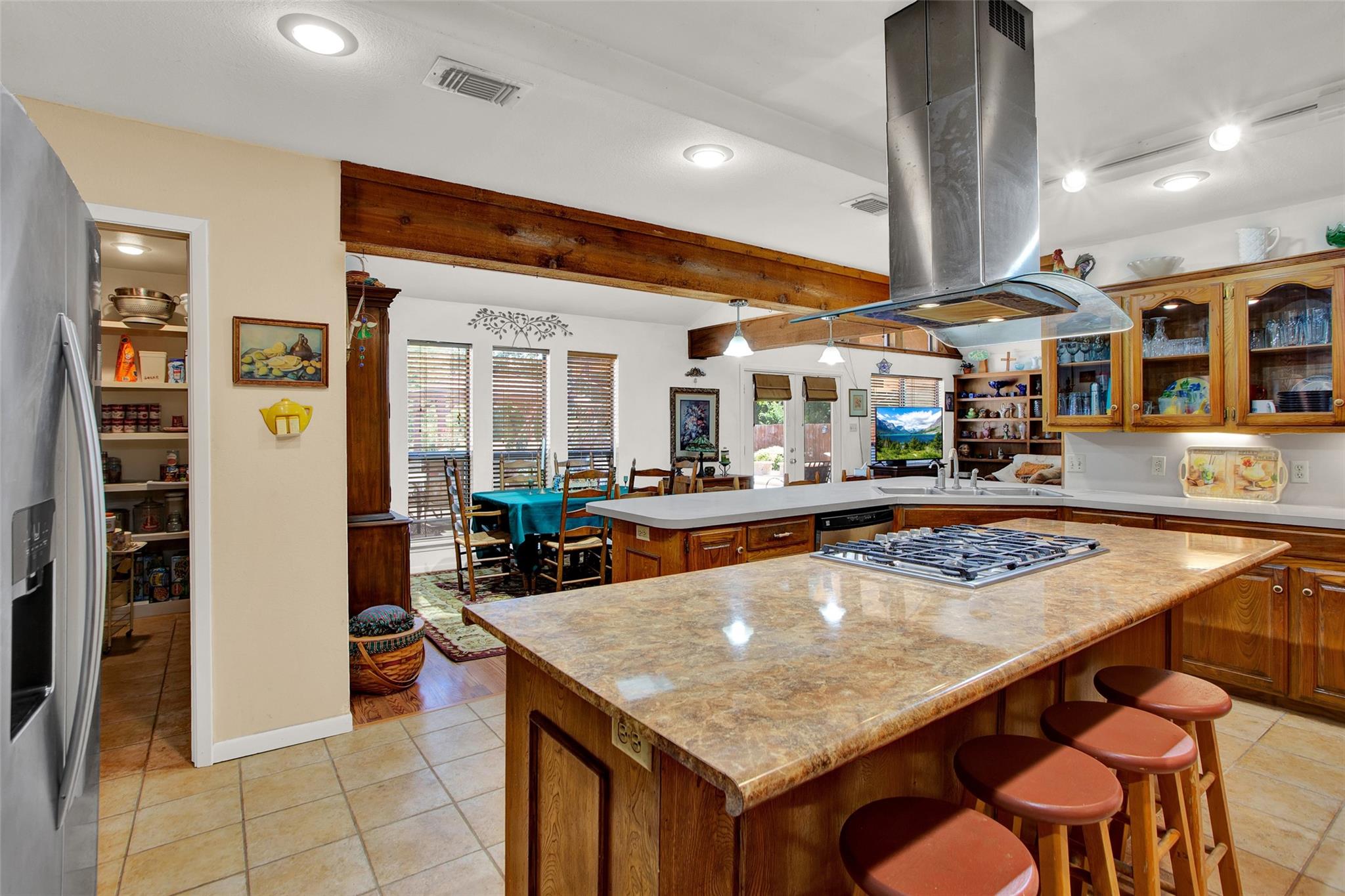 main property photo 16