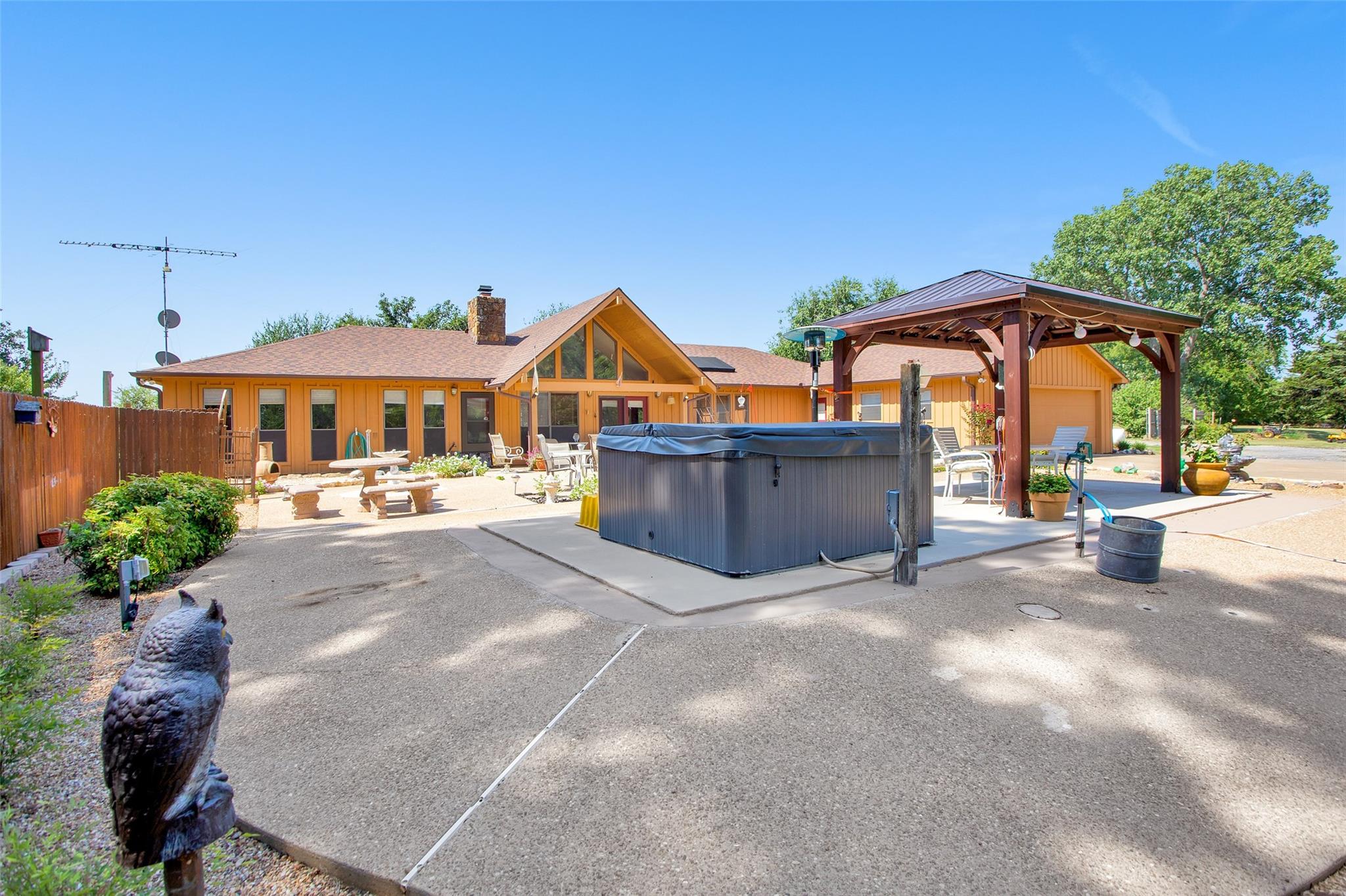 main property photo 4