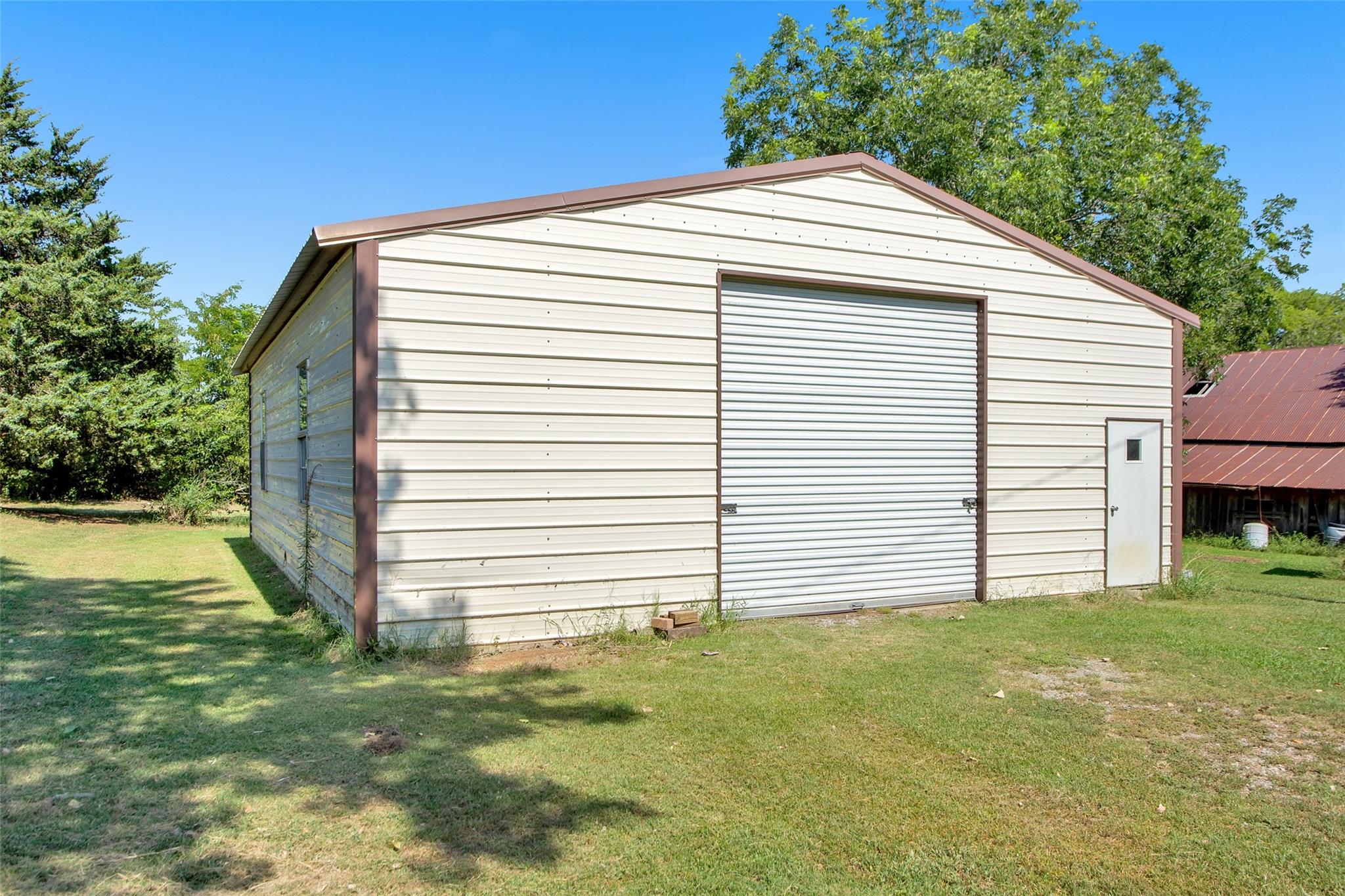 main property photo 5