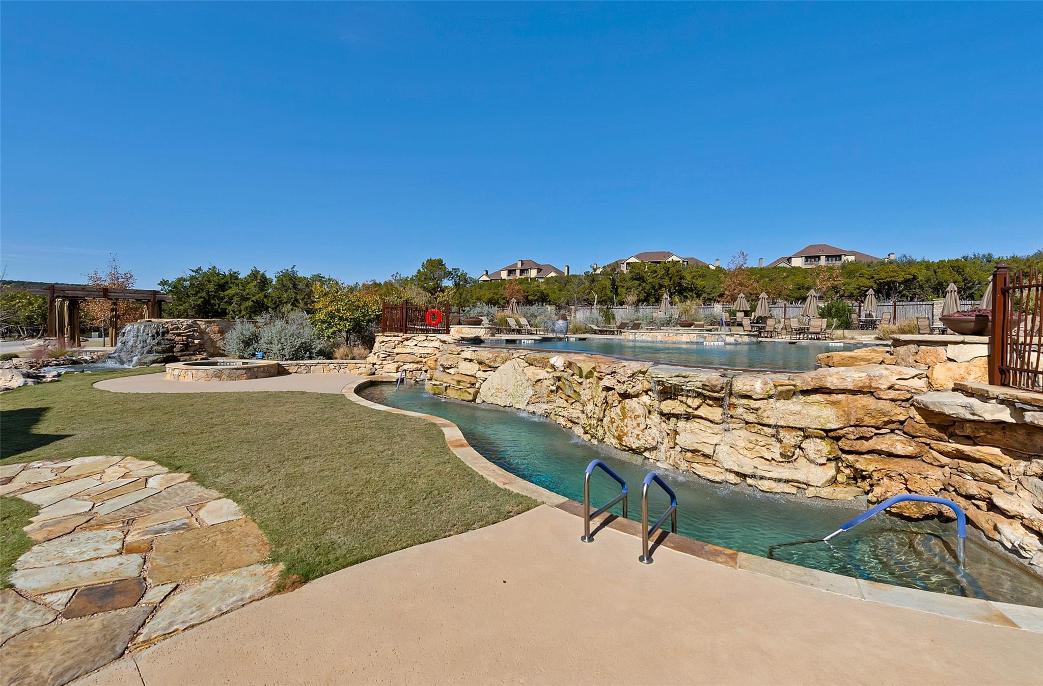 main property photo 10