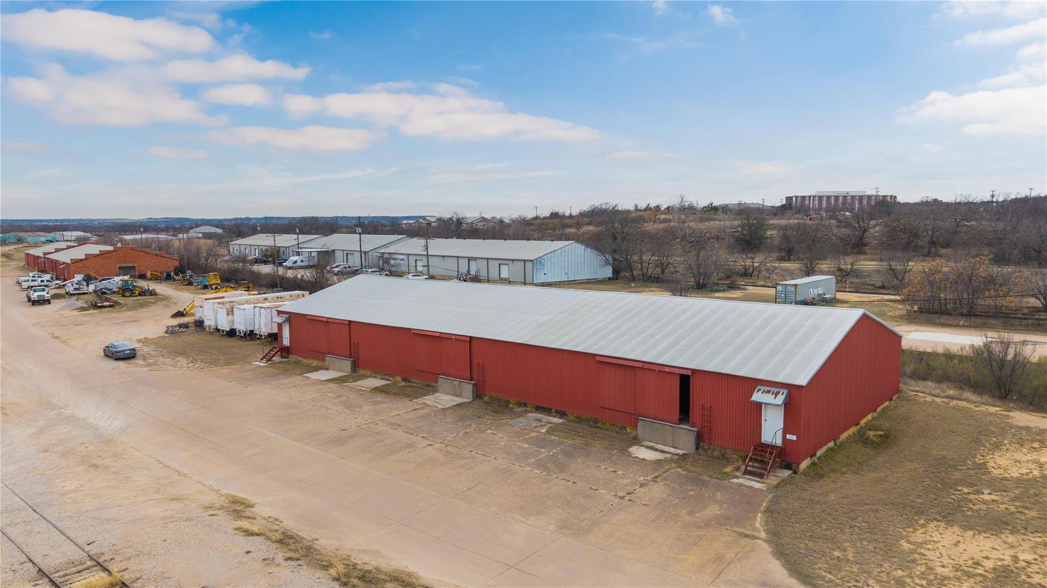 main property photo 9