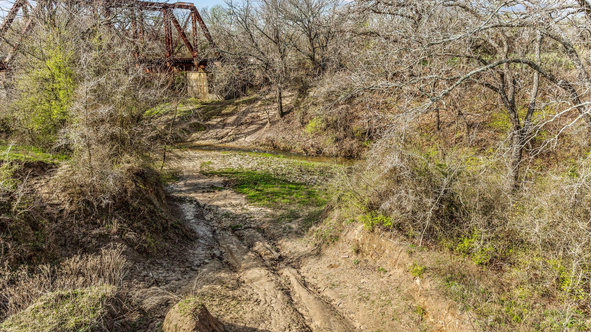 main property photo 11