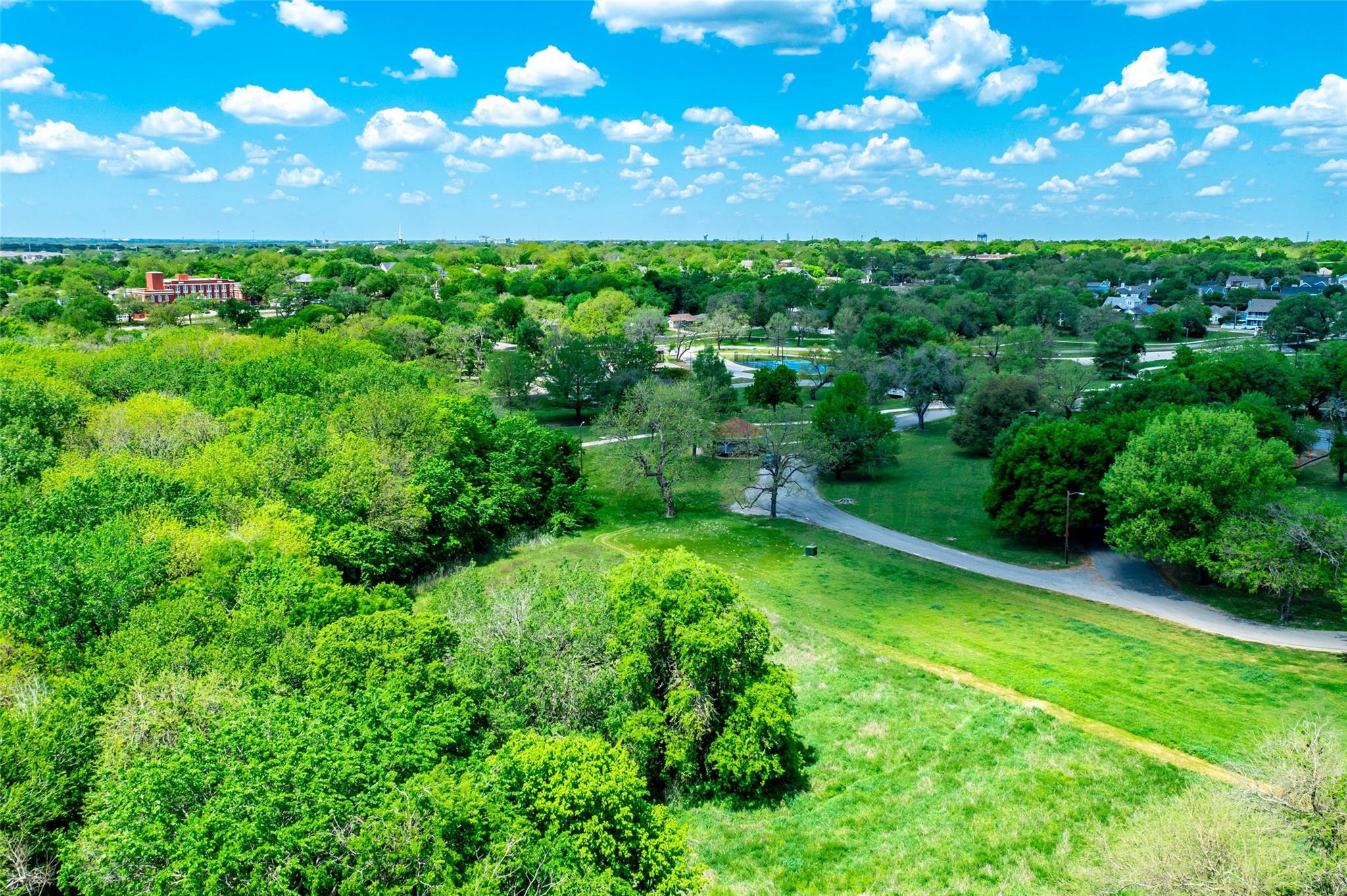 main property photo 10