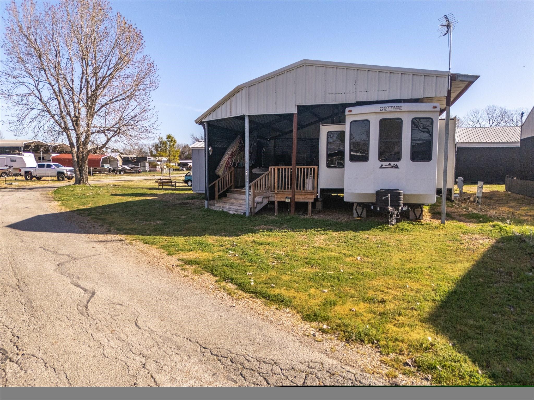 main property photo 9