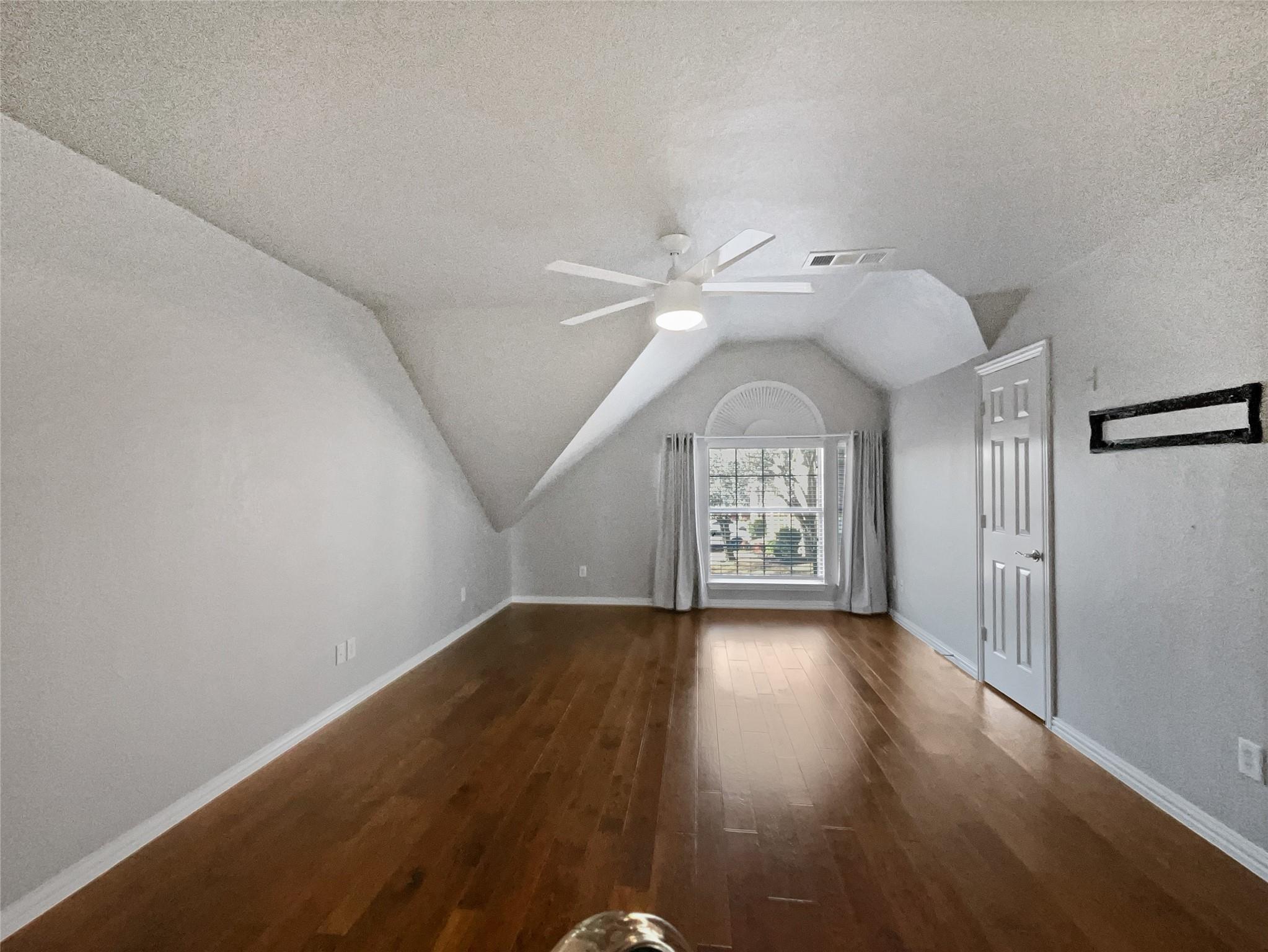 property viewer photo 18