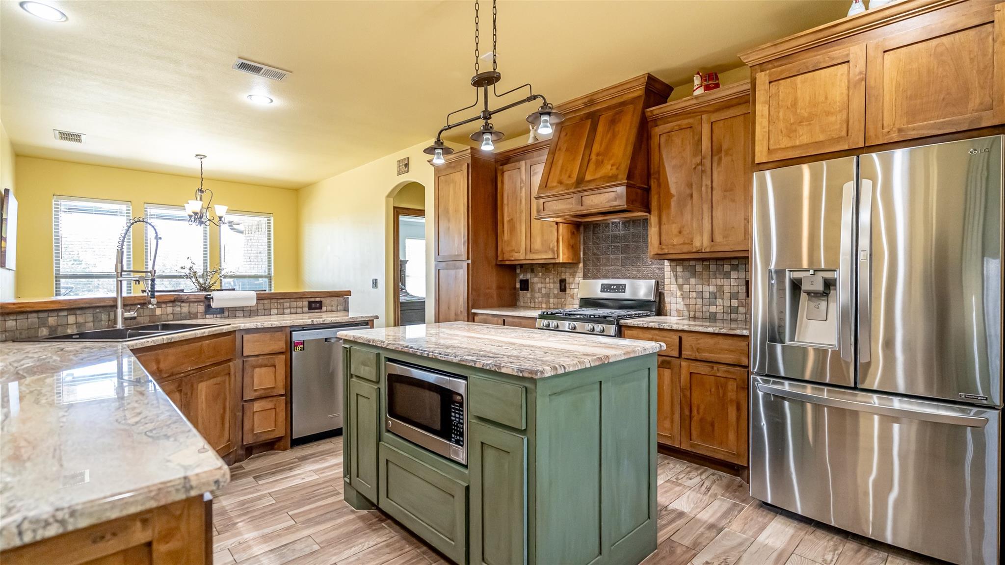 main property photo 11