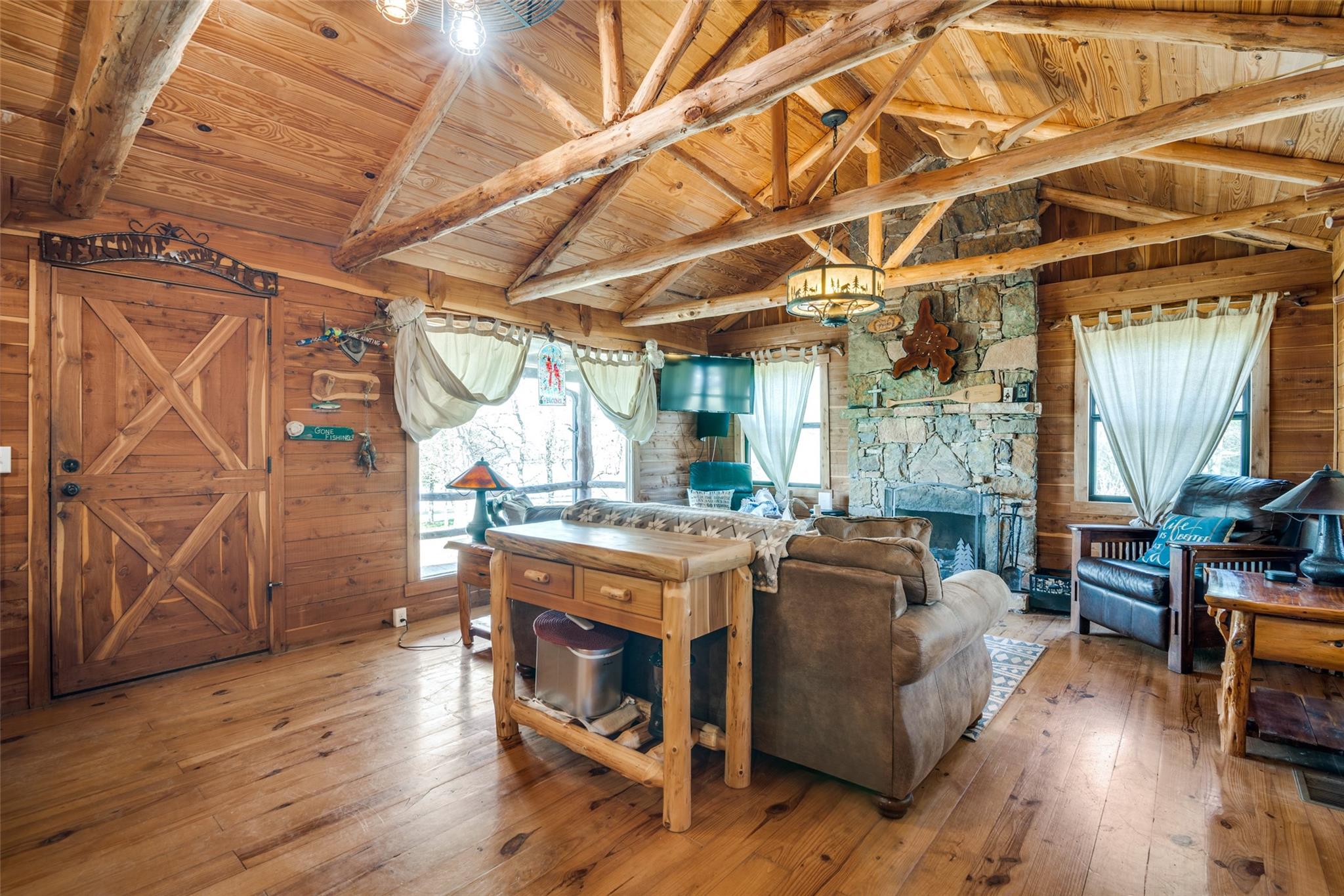 main property photo 28