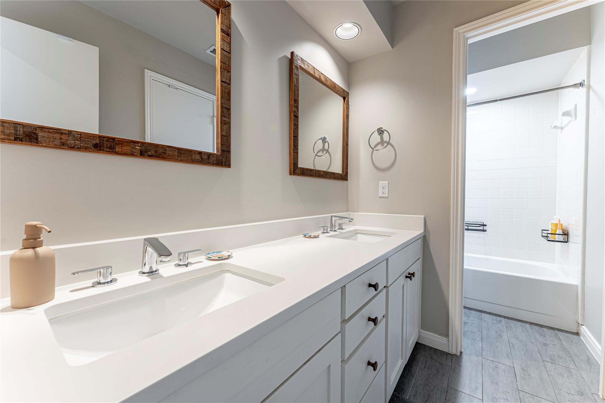 property viewer photo 27