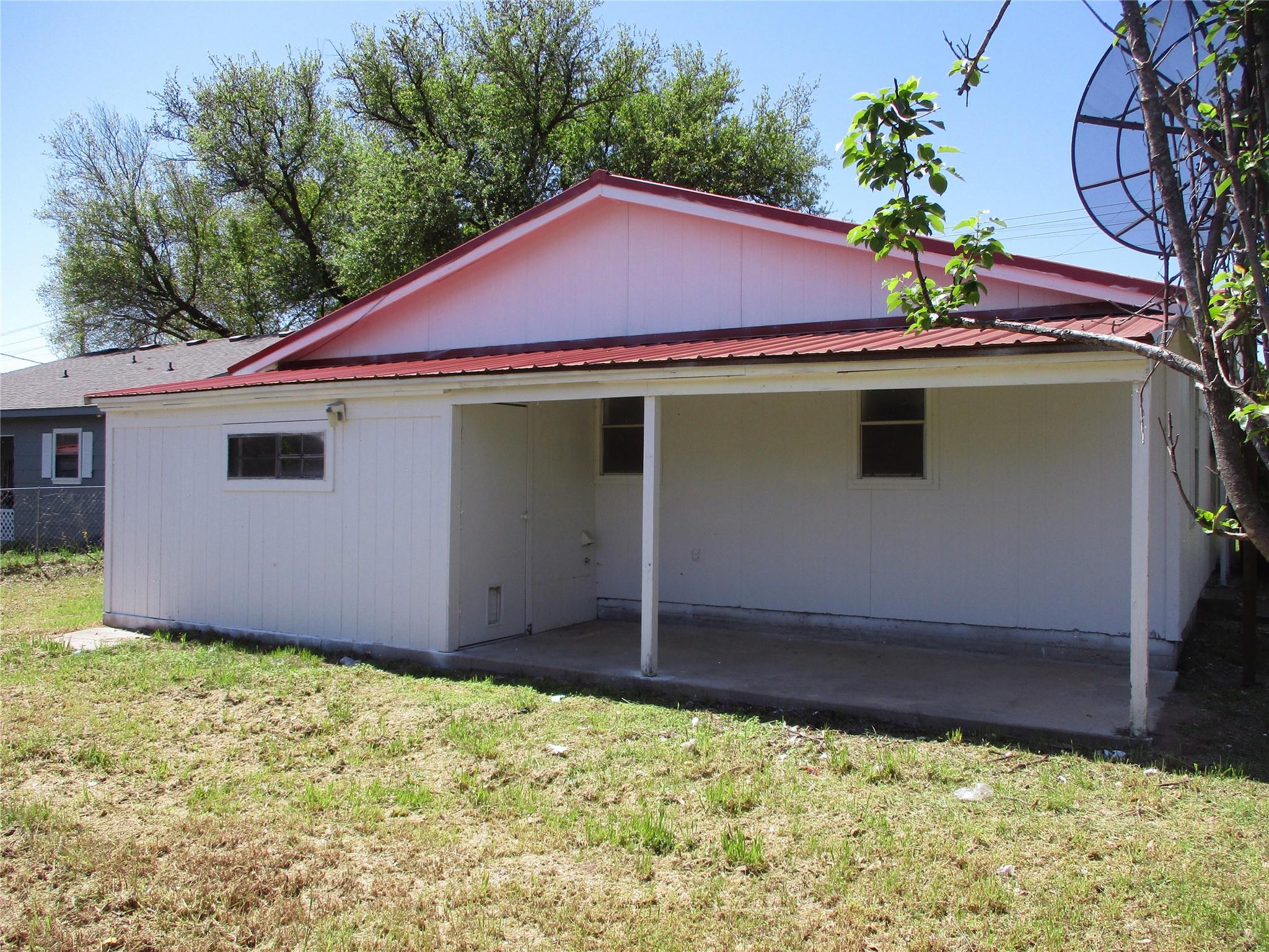 main property photo 6