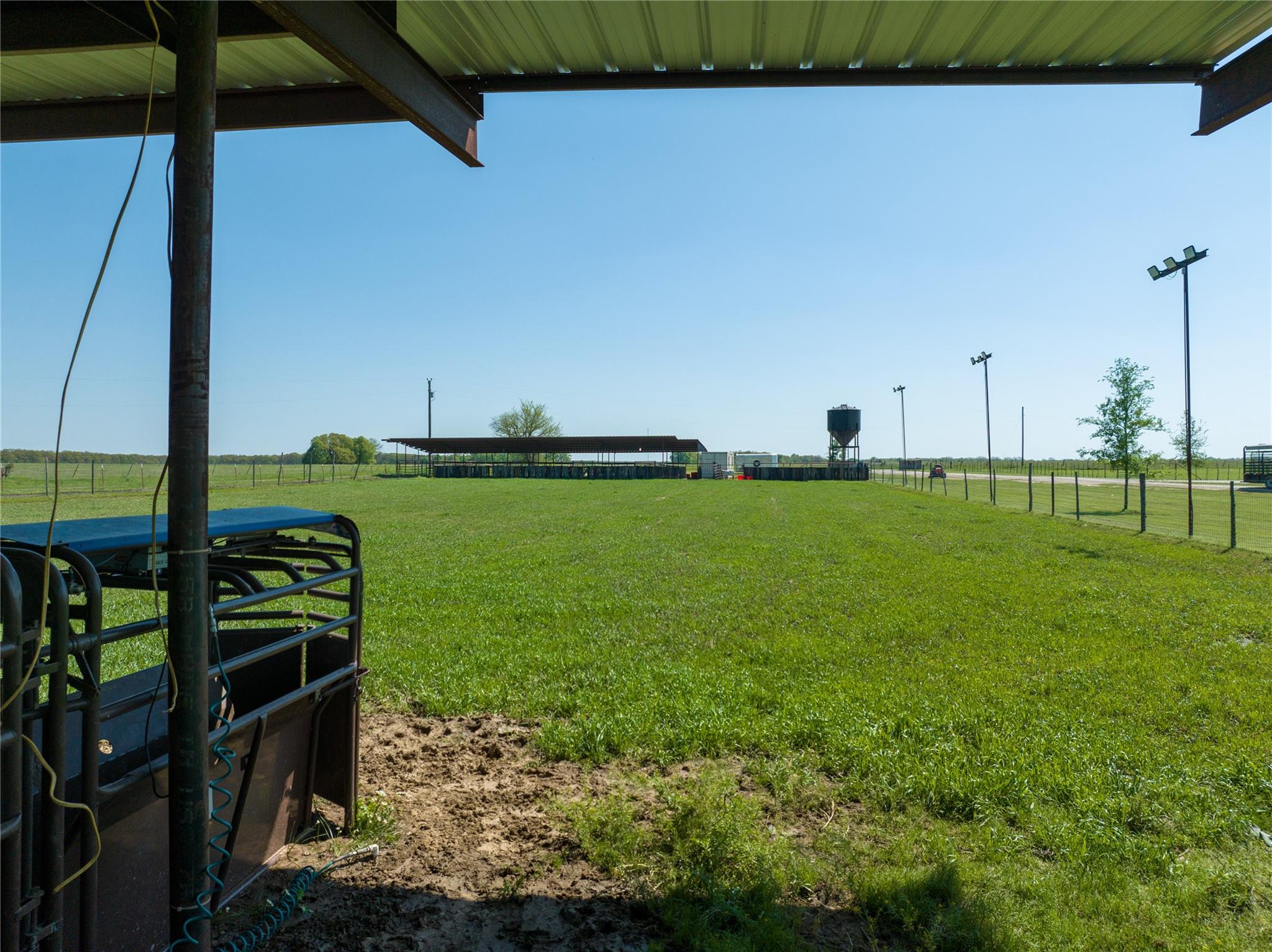 main property photo 30