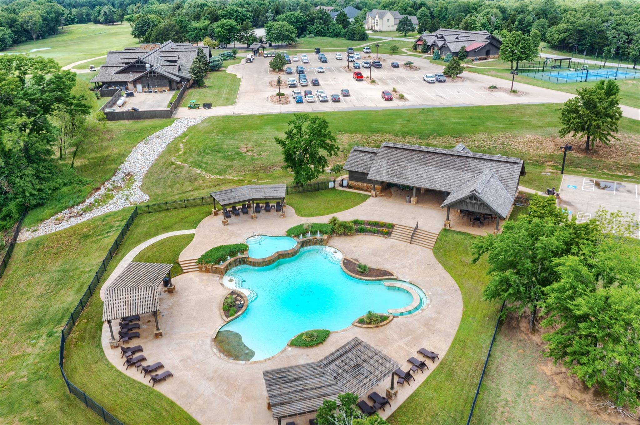 main property photo 18