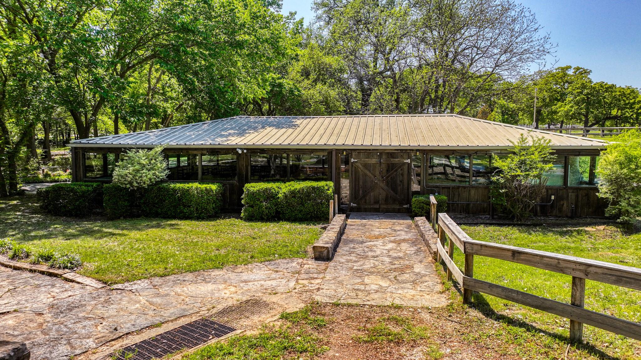 main property photo 19