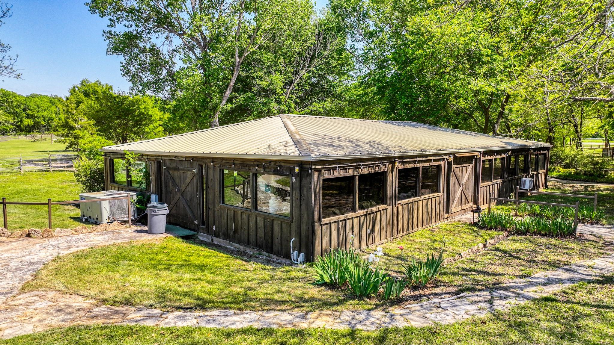 main property photo 28