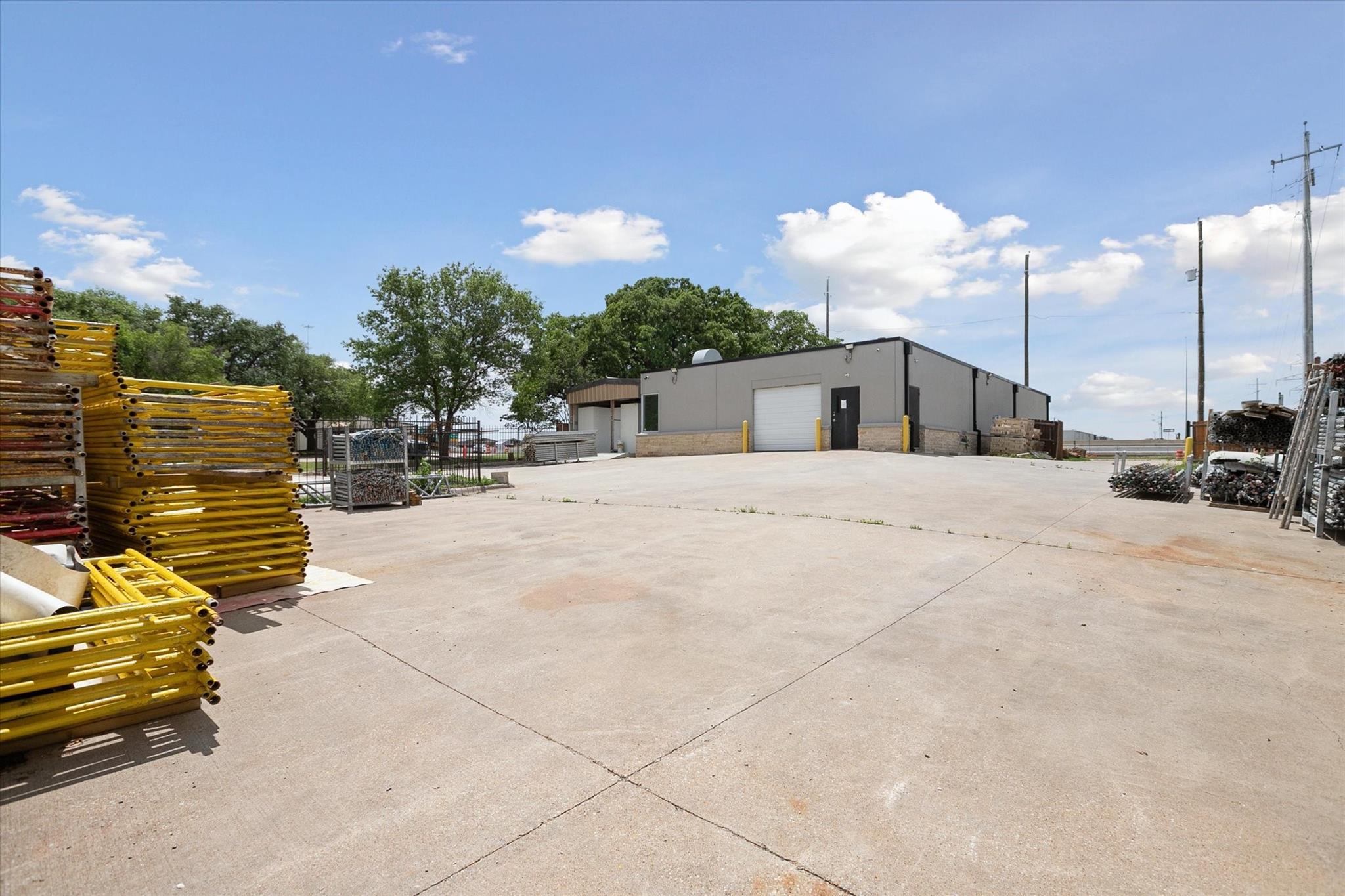 main property photo 30
