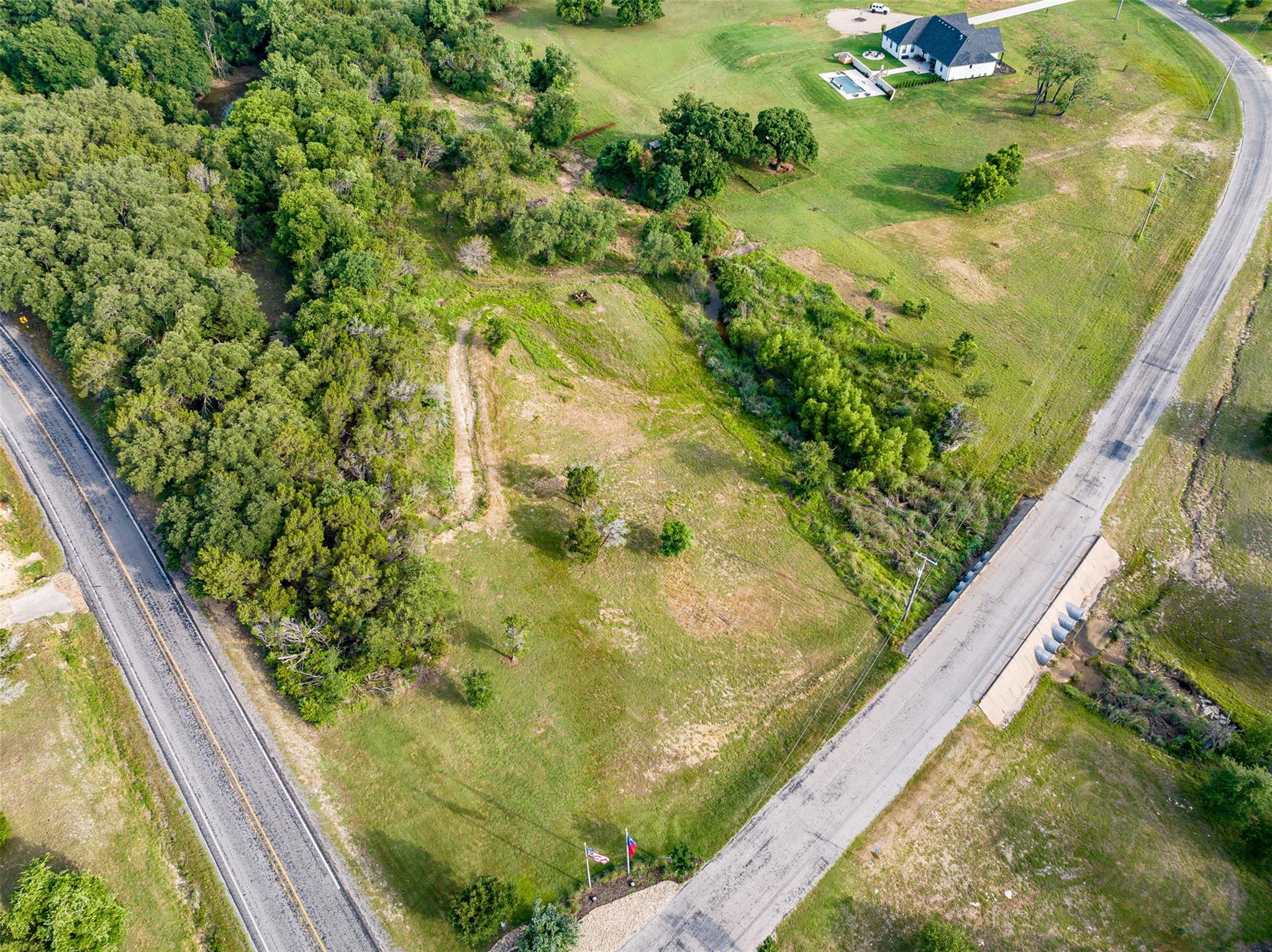 main property photo 37
