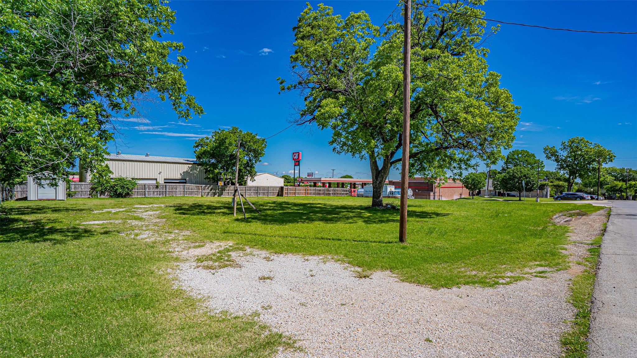 main property photo 16