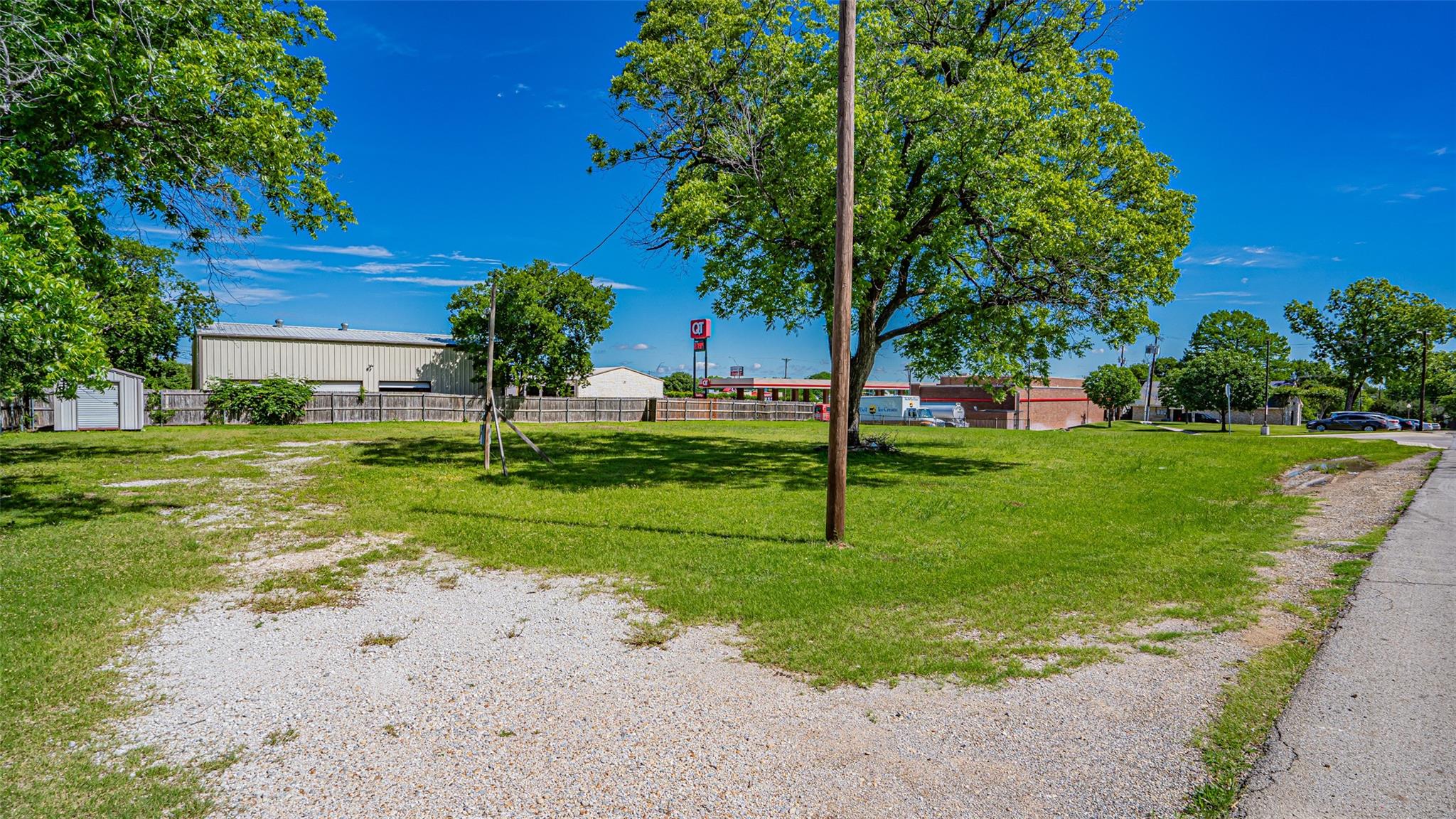 main property photo 16