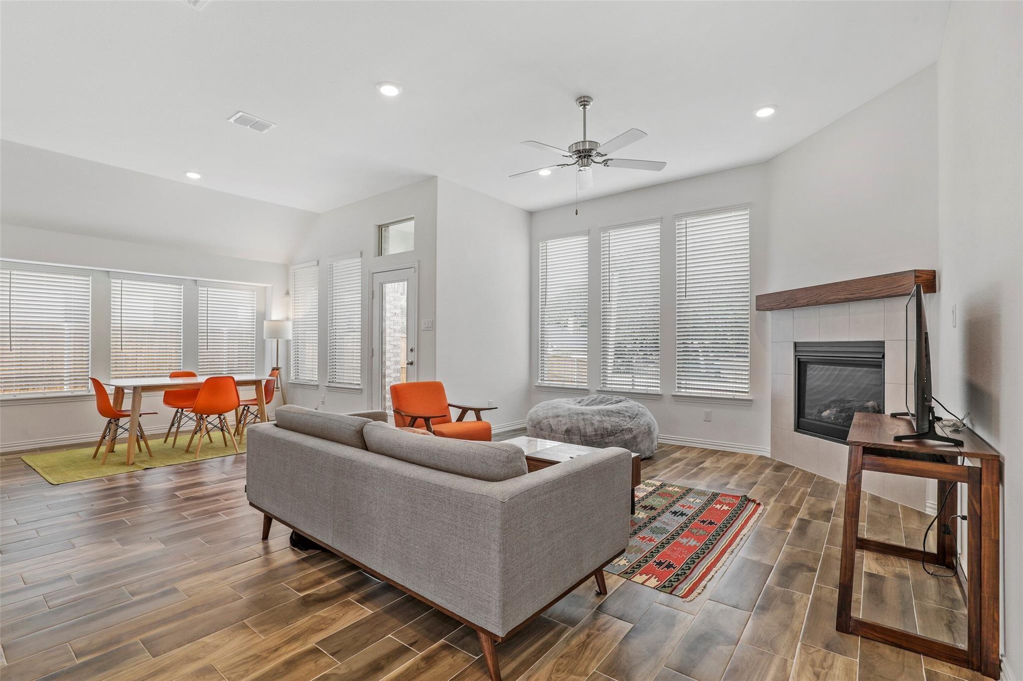 property viewer photo 2