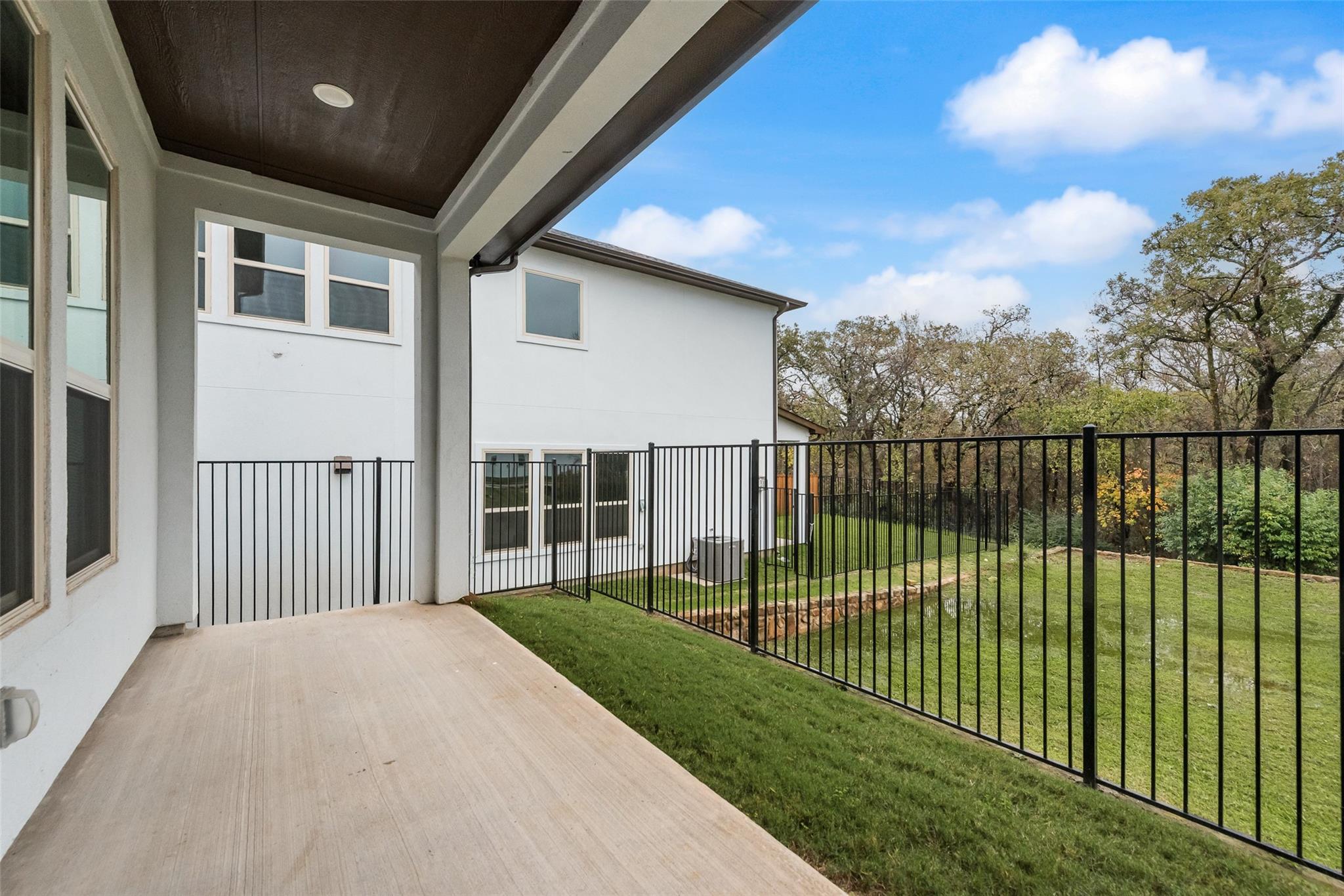 main property photo 23