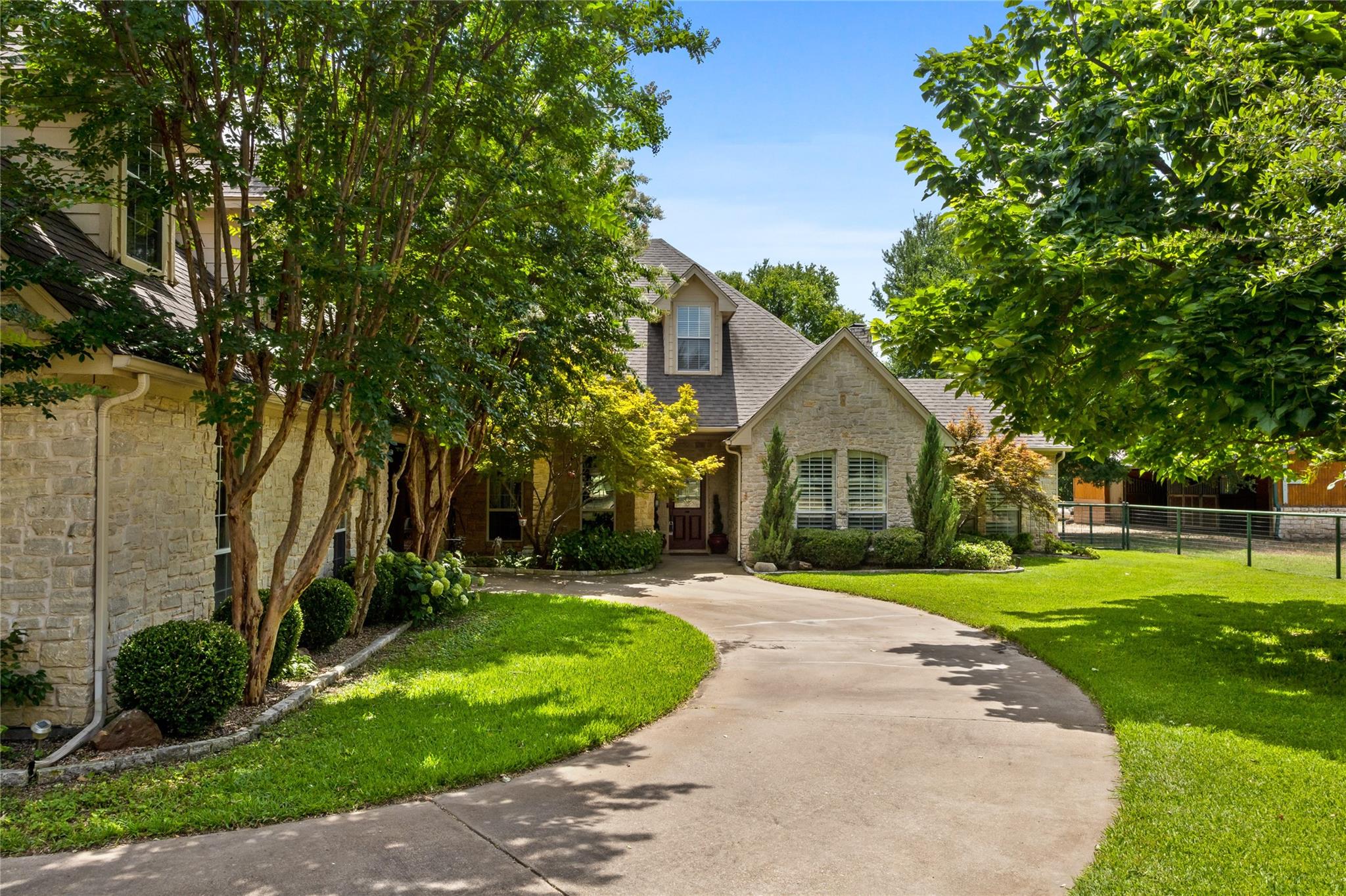 main property photo 2