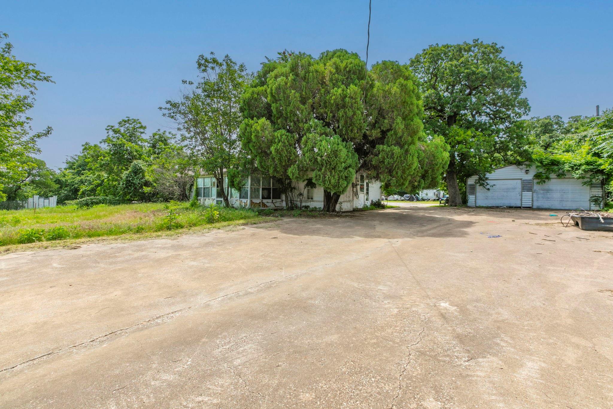 main property photo 9