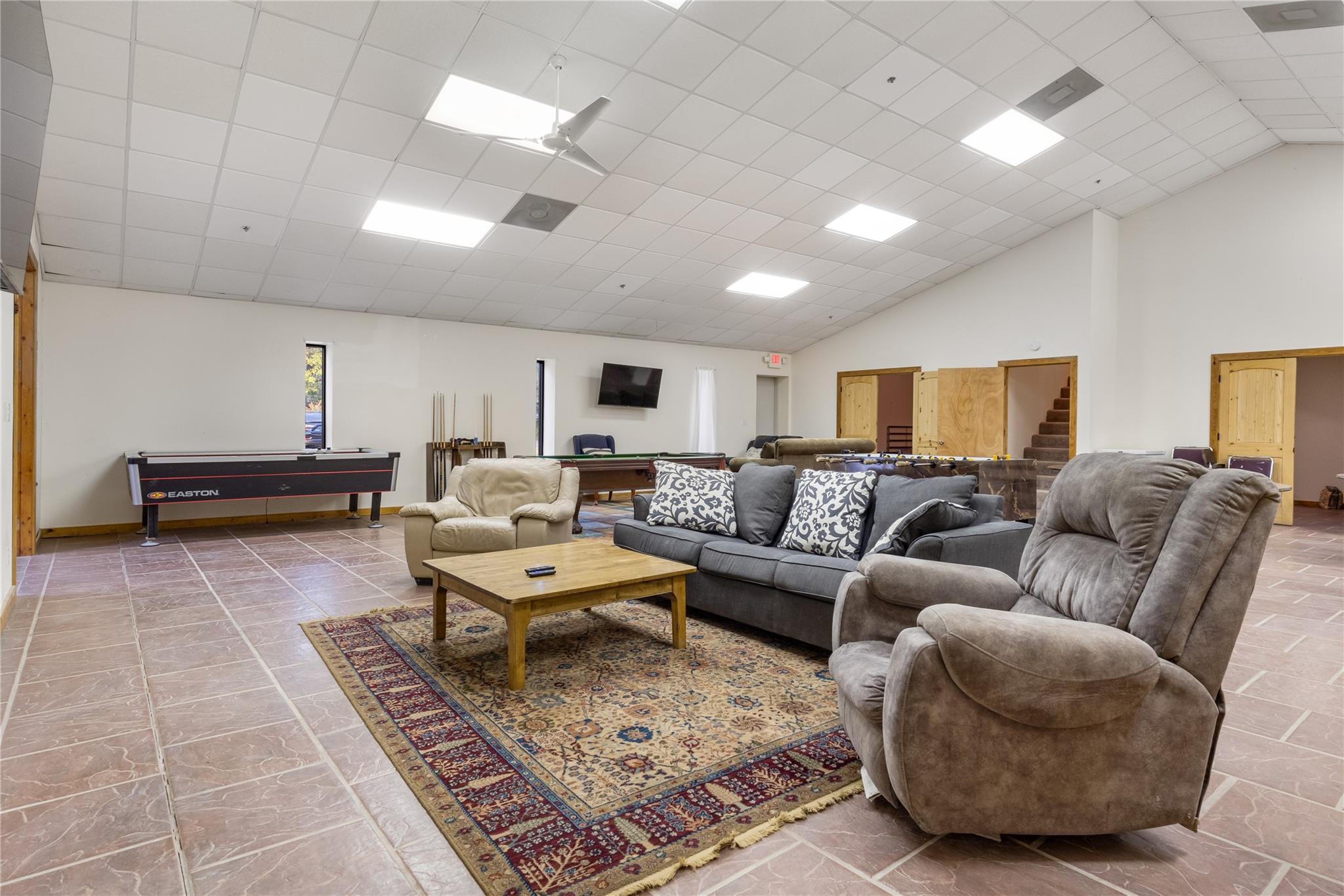 main property photo 10