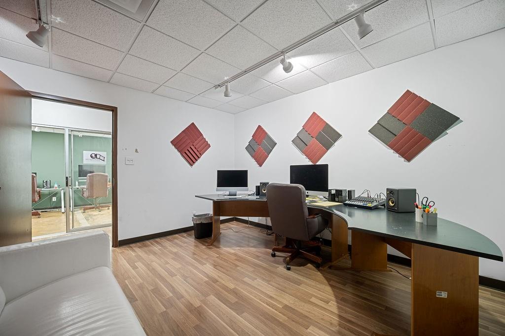 main property photo 35