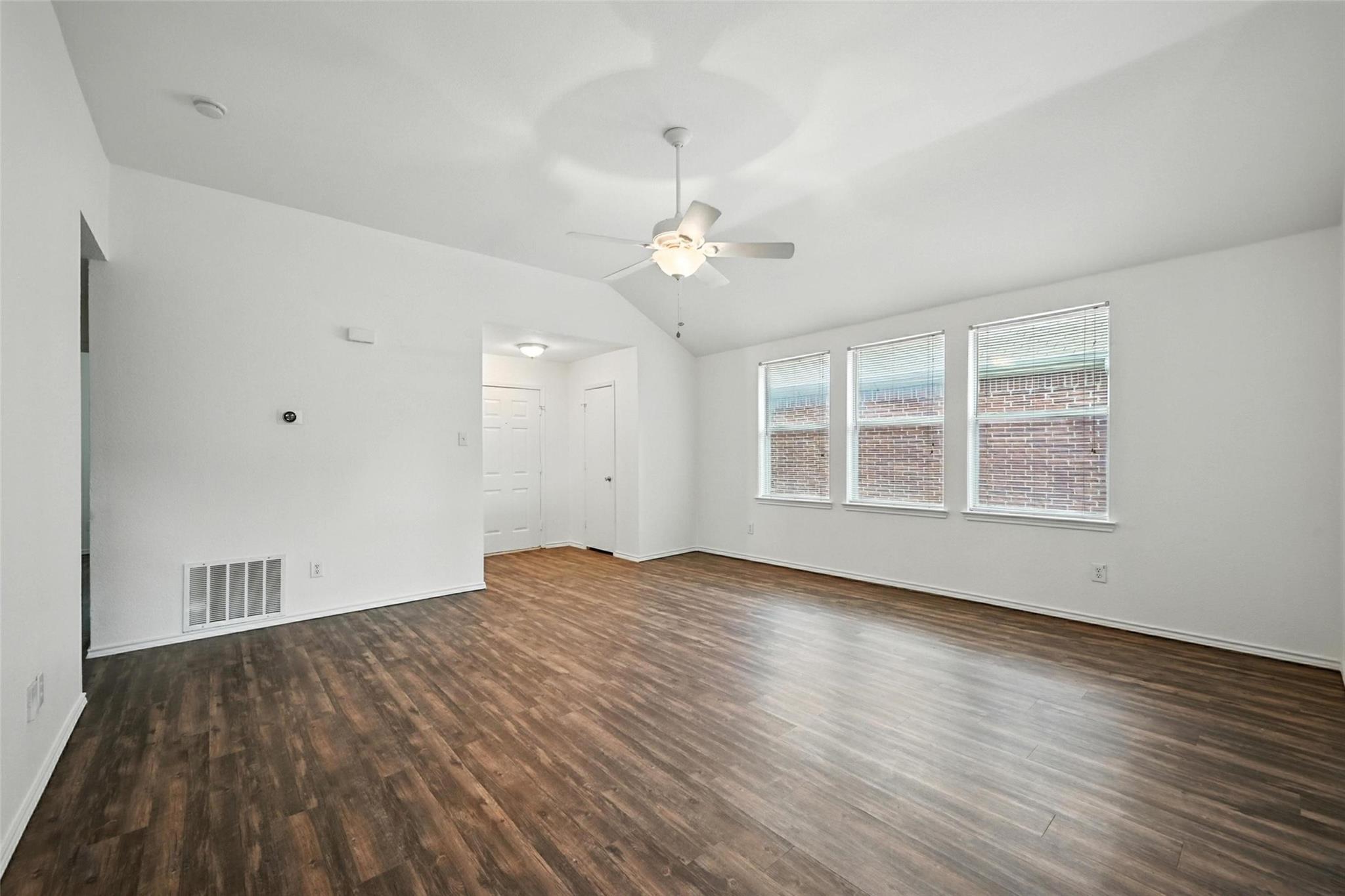 property viewer photo 3