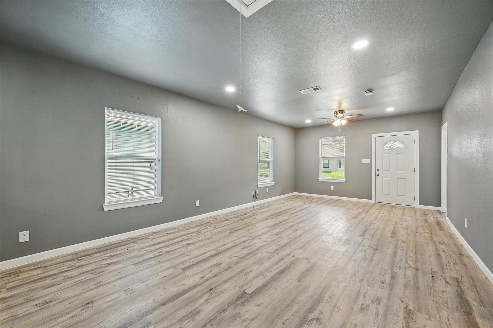 property viewer photo 3
