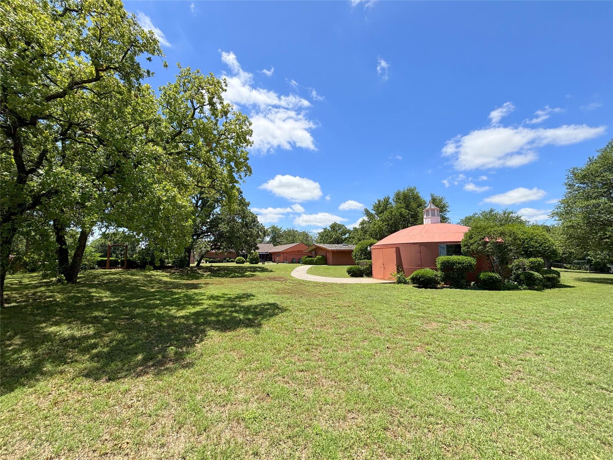 main property photo 8