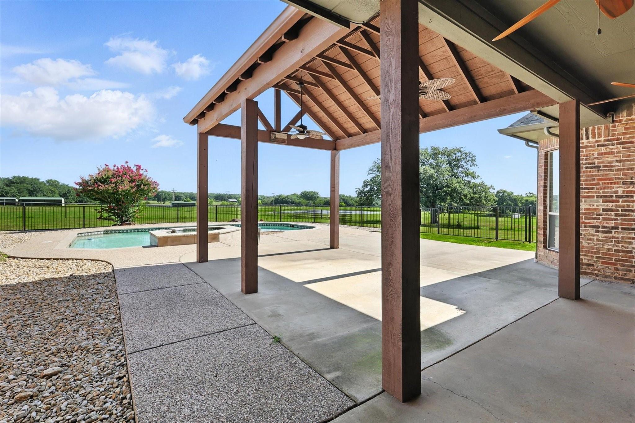 main property photo 27