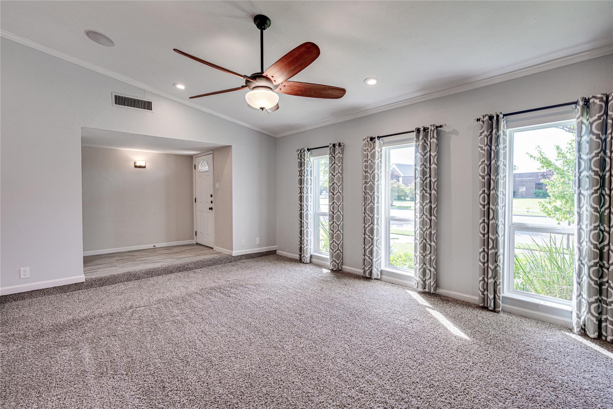 property viewer photo 3