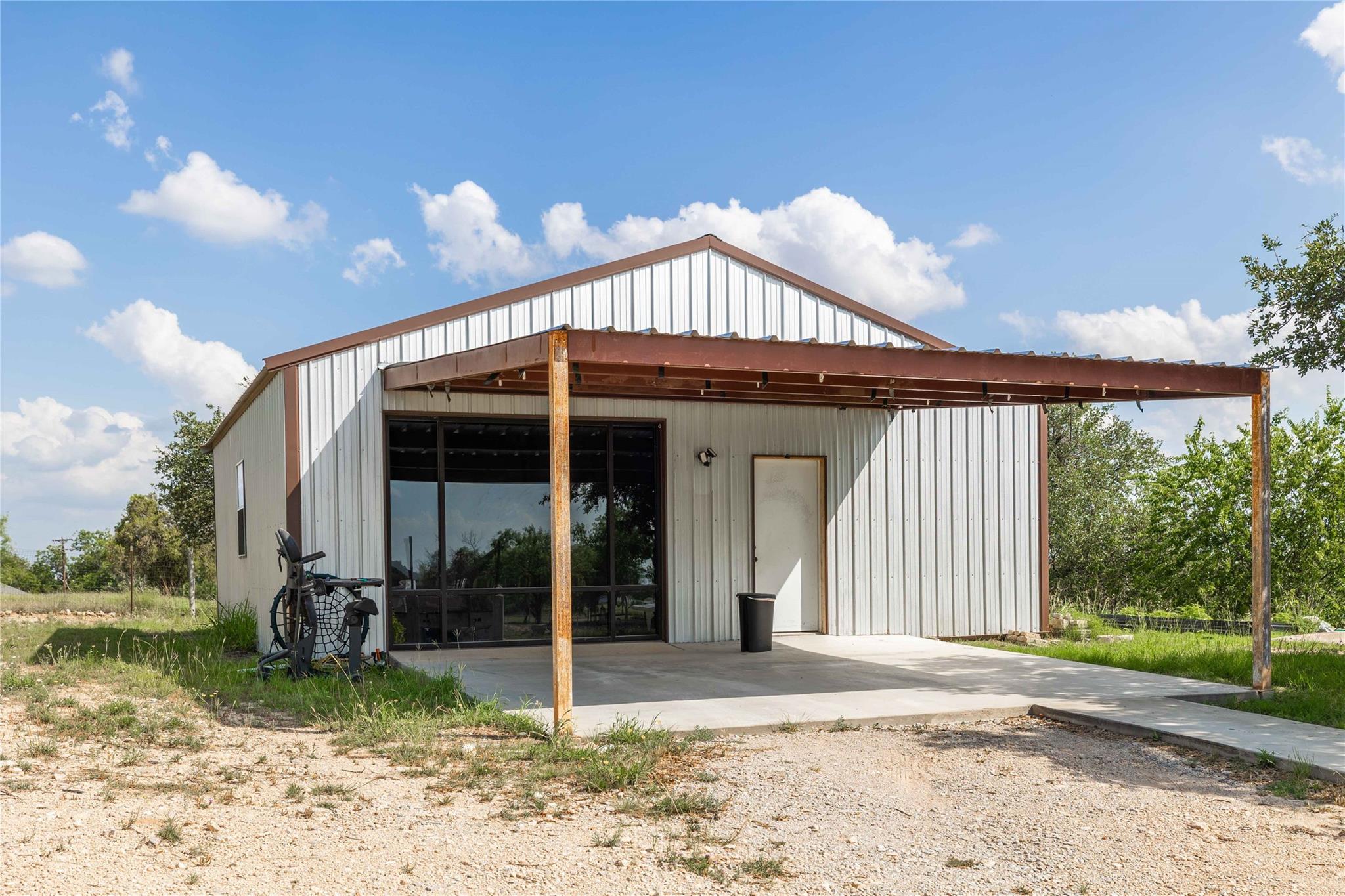 main property photo 17