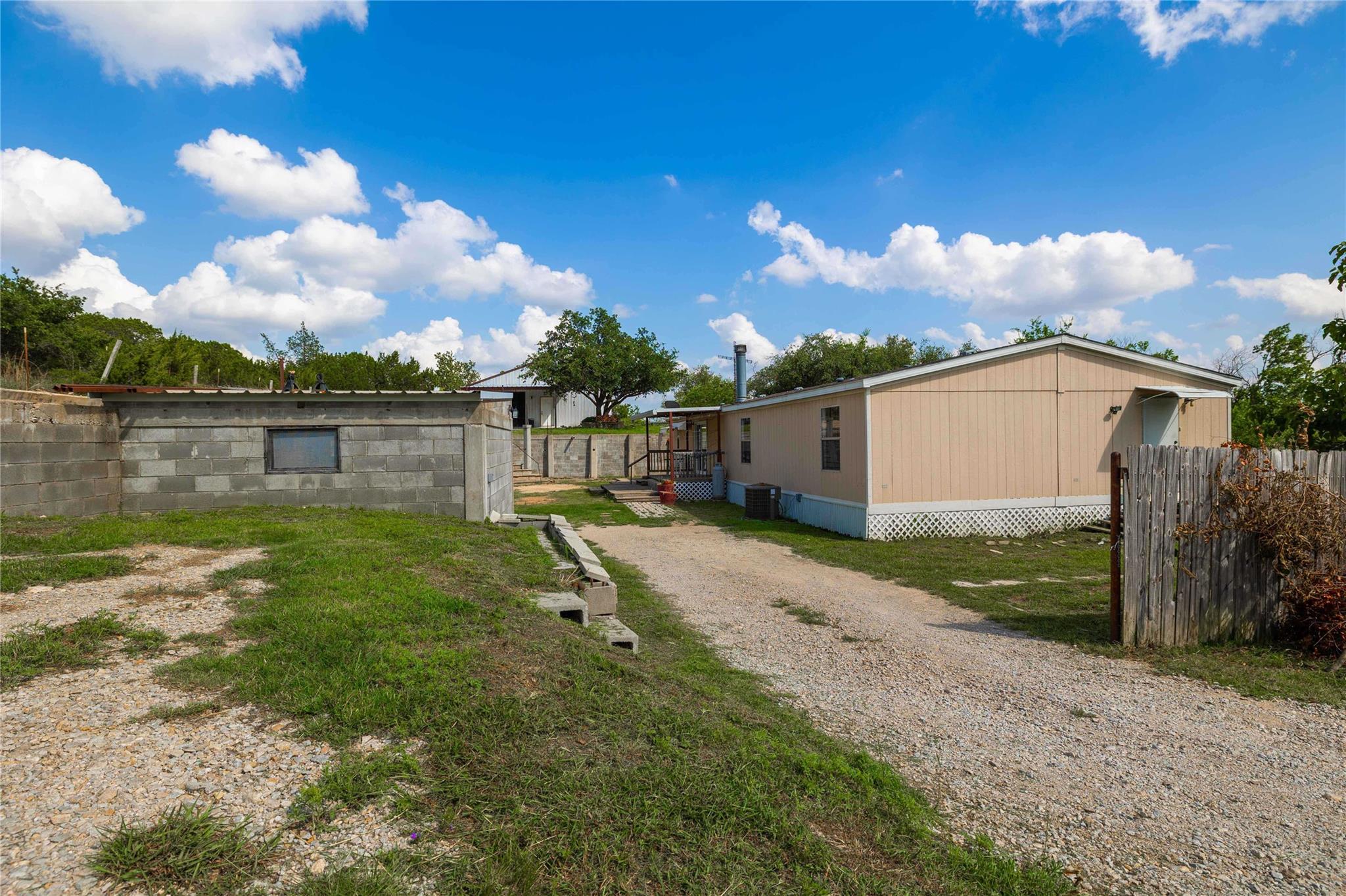 main property photo 28